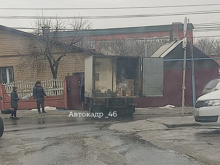 В Курске «Газель» протаранила ворота частного дома