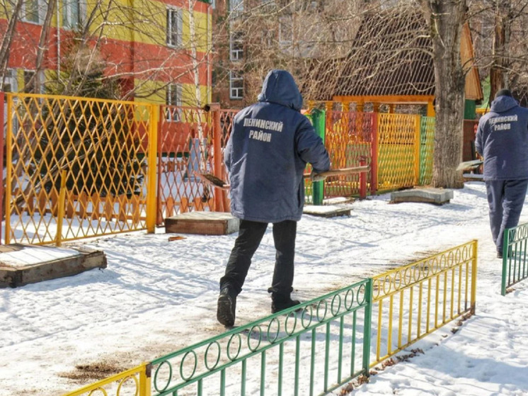 В Красноярске с улиц правобережья убрали 7,5 тысяч незаконных объявлений