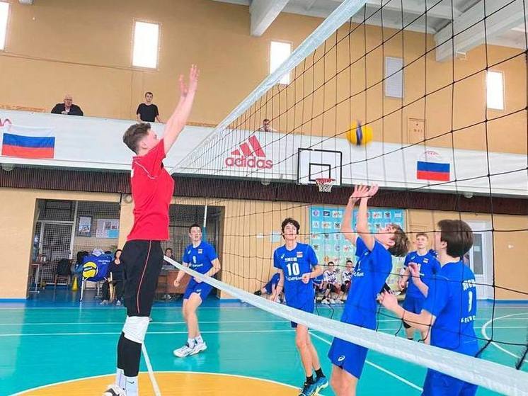 Бердянские волейболисты заняли первое место на турнире по волейболу