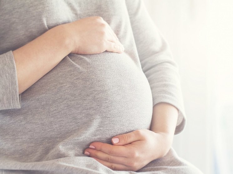 Восьмиклассница из Саратовской области забеременела на летних каникулах