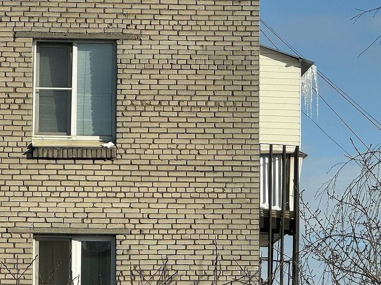 В Югре подросток на спор сделал сальто с пятого этажа дома