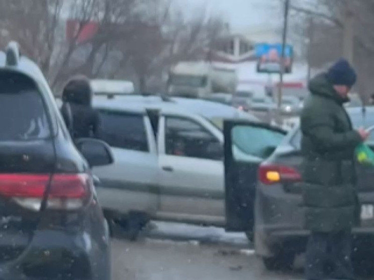 На улице Каширина в Рязани столкнулись две легковушки