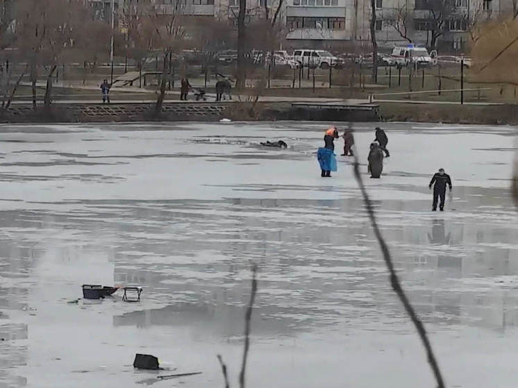 В Белгороде госпитализировали рыбаков, провалившихся под лёд