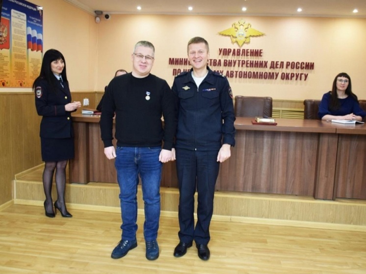 Ветеранам и сотрудникам ГИБДД в НАО вручили награды