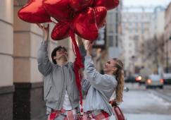 Леонтьева и Горелкин поздравили всех с Днём святого Валентина яркой фотосессией
