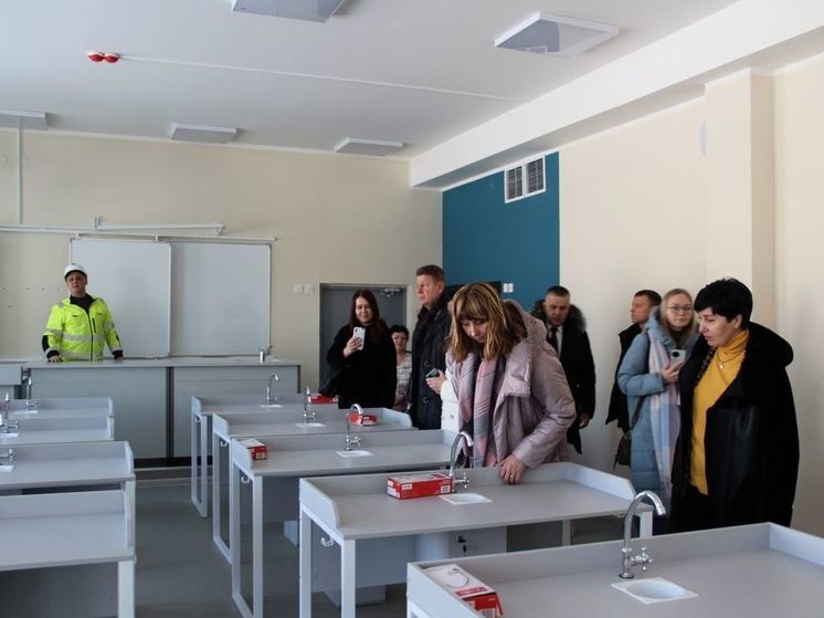 «Партийный десант» оценил возможности новой костромской школы в микрорайоне Новый город