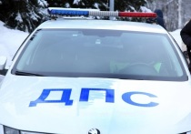 Служебный автомобиль МЧС попал в небольшое ДТП, возвращаясь с места крупного пожара на Пушкинской площади в Москве