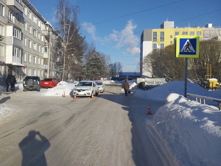 Женщина в Вологде попала под колеса автомобиля и была госпитализирована