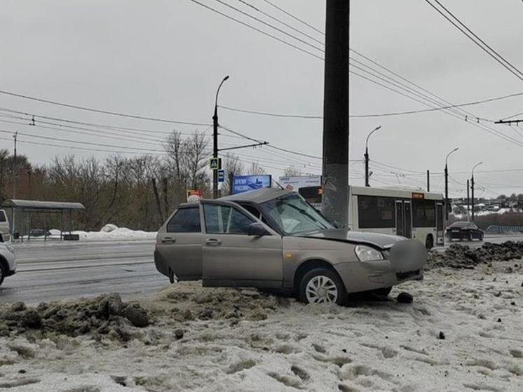 В Брянске после ДТП на проспекте Московском водитель попал в реанимацию