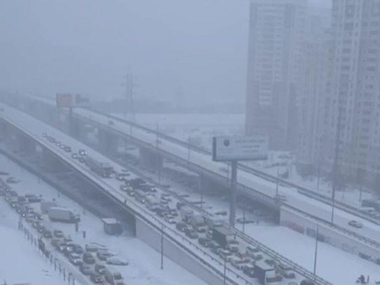 В Люберцах из-за метели на дорогах образовались пробки