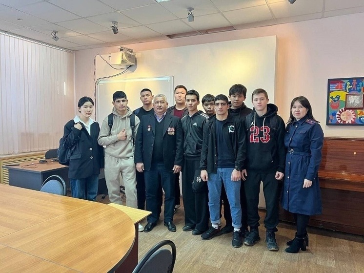 Калмыцкие студенты встретились с героем Афганской войны
