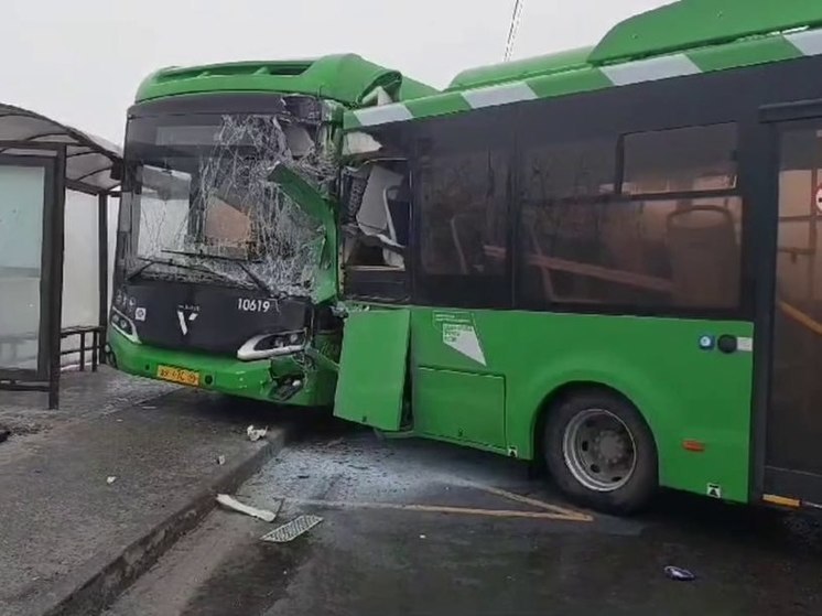 В Курске столкнулись два автобуса - 6 человек пострадали