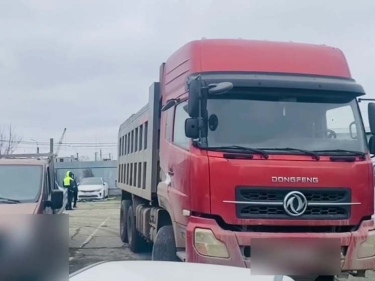 В столице Кубани правоохранители задержали нелегальных перевозчиков мусора