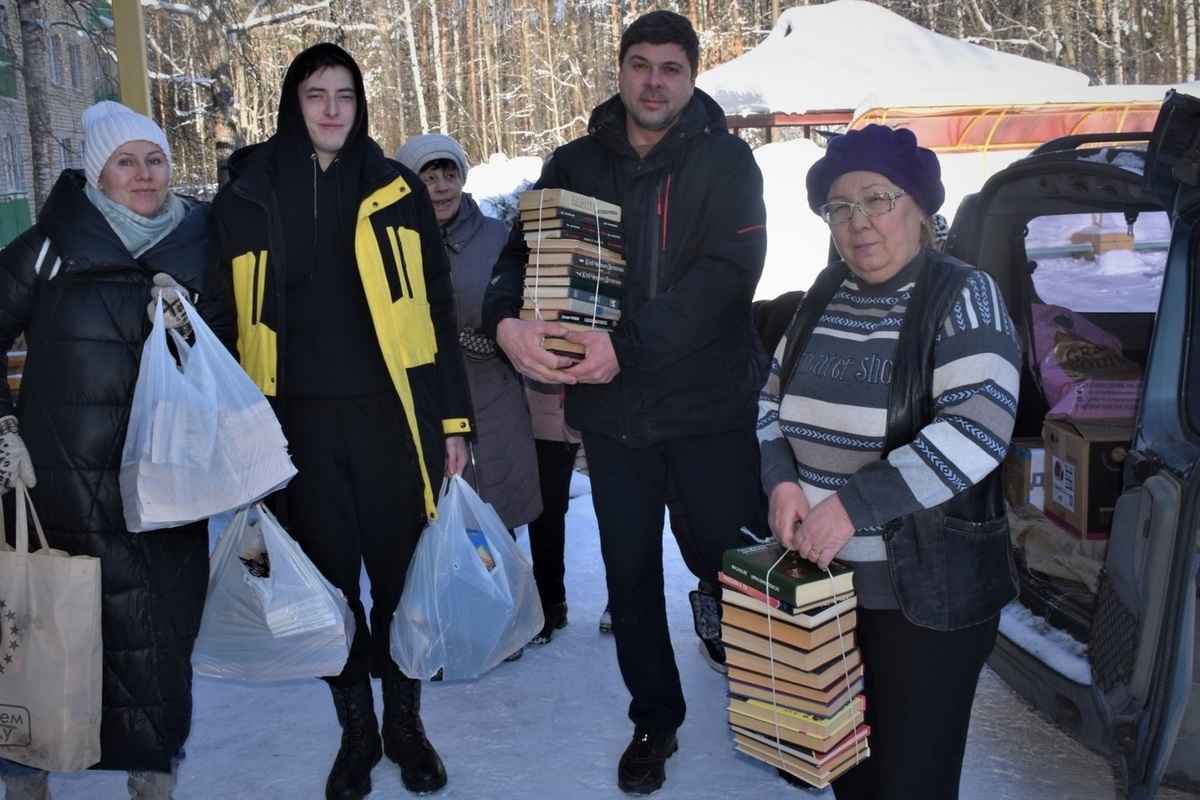 В День Книгодарения костромские волонтеры передали старикам и инвалидам 100 книг