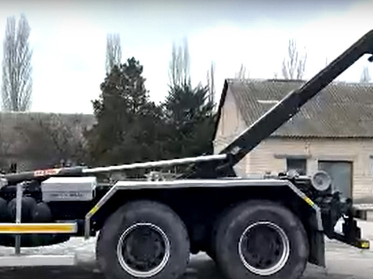 В Запорожскую область привезли новый мультилифт мусоровоз