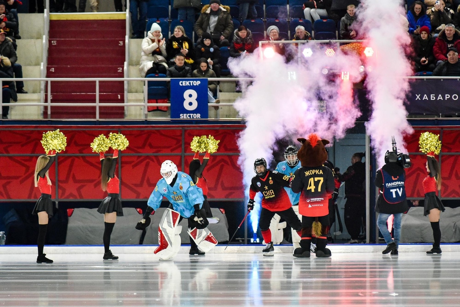 Чистый адреналин в фотографиях матча «СКА-Нефтяник» - «Водник» в Хабаровске