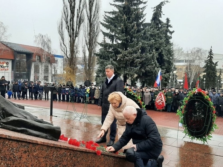 В Курске почтили память бойцов в 35-ю годовщину вывода войск из Афганистана