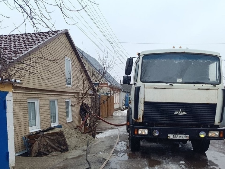 В Курске устраняют последствия подтопления домов в САО