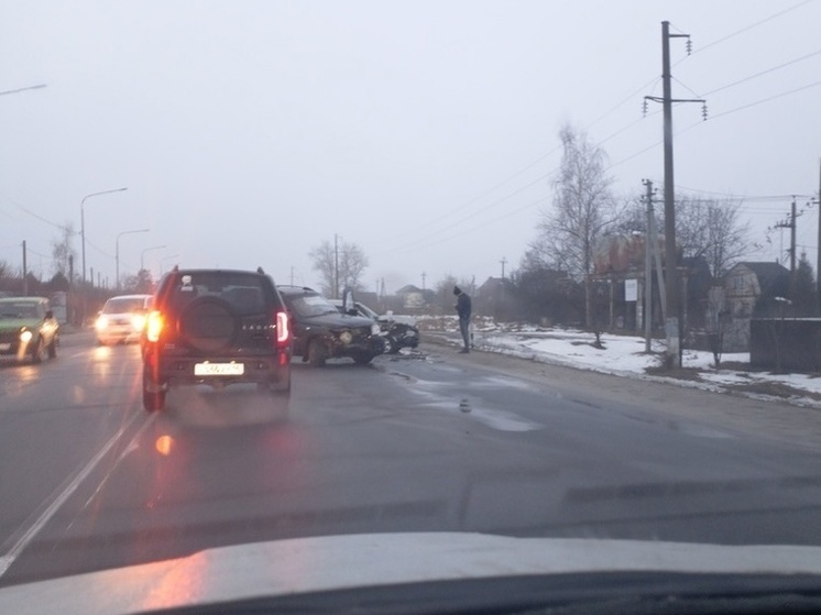 Серьезное ДТП в Щетинке под Курском затруднило движение по трассе