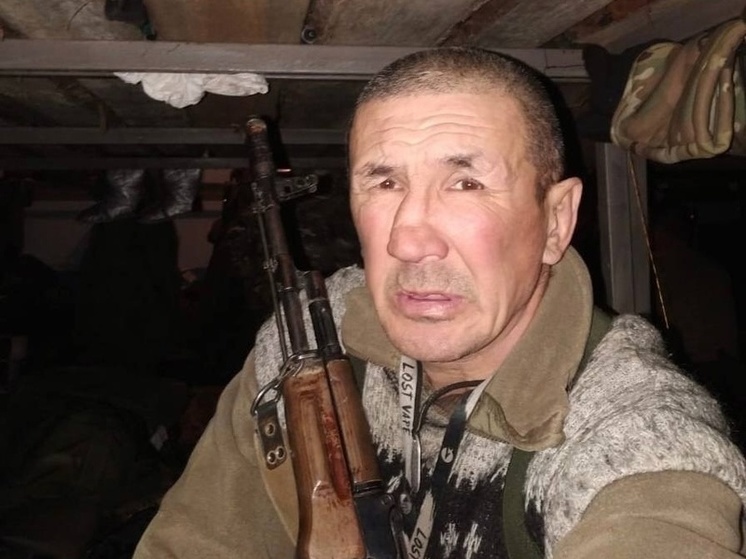 В Володарском районе простились с бойцом, погибшим в ходе СВО