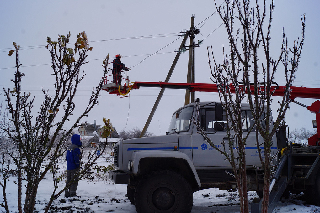 В Курской области ледяной дождь создал угрозу поражения электрическим током - МК