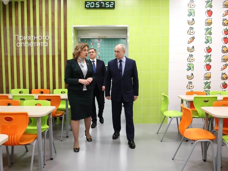 Владимир Путин побывал в одной из старейших школ Нижнего Тагила