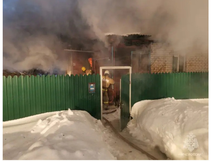 Костромские пожары: в деревне Бабаево близ Нерехты сгорел трехквартирный дом