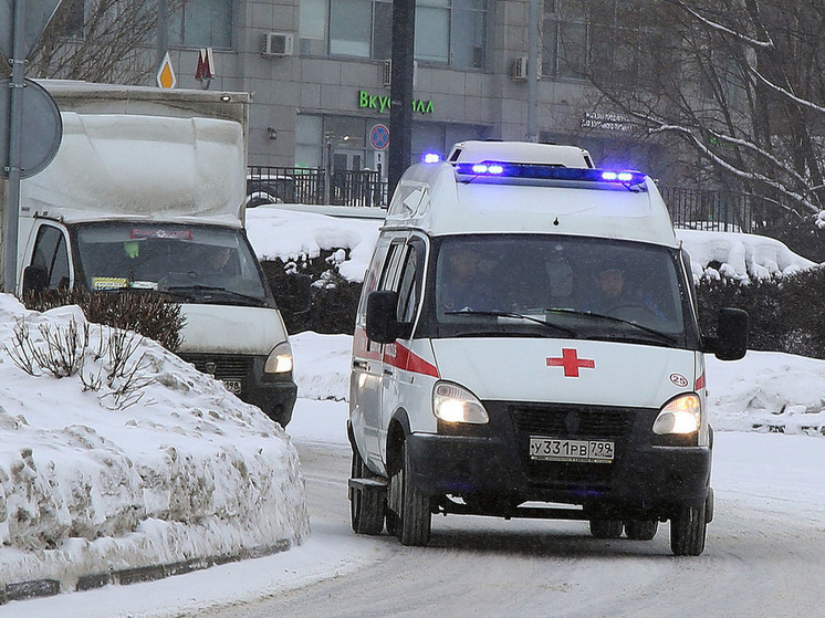В Санкт-Петербурге мать и подростка госпитализировали в больницу после праздничного ужина
