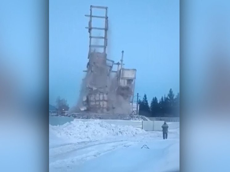 В Сасове Рязанской области снесли 12-этажное административное здание завода «Саста»