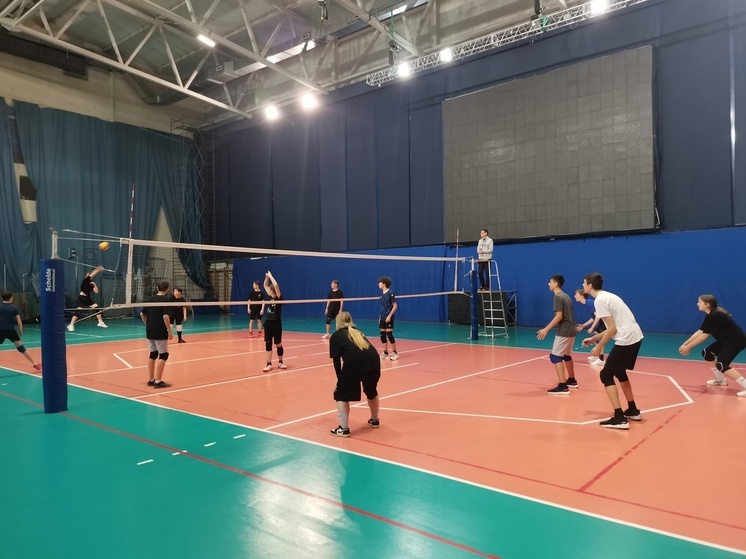 В Серпухове прошла товарищеская встреча по волейболу