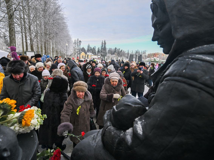 В память о сиротах войны: монумент «Ленинградская Мадонна» открыли во Всеволожске