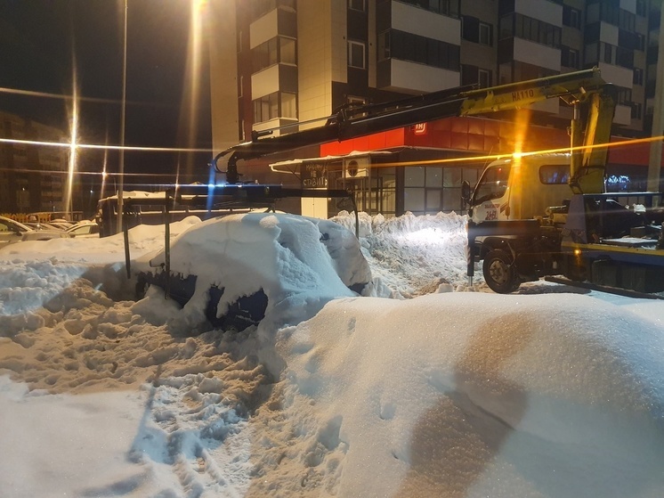 Сразу десять автомобилей помешали уборке снега в Петрозаводске