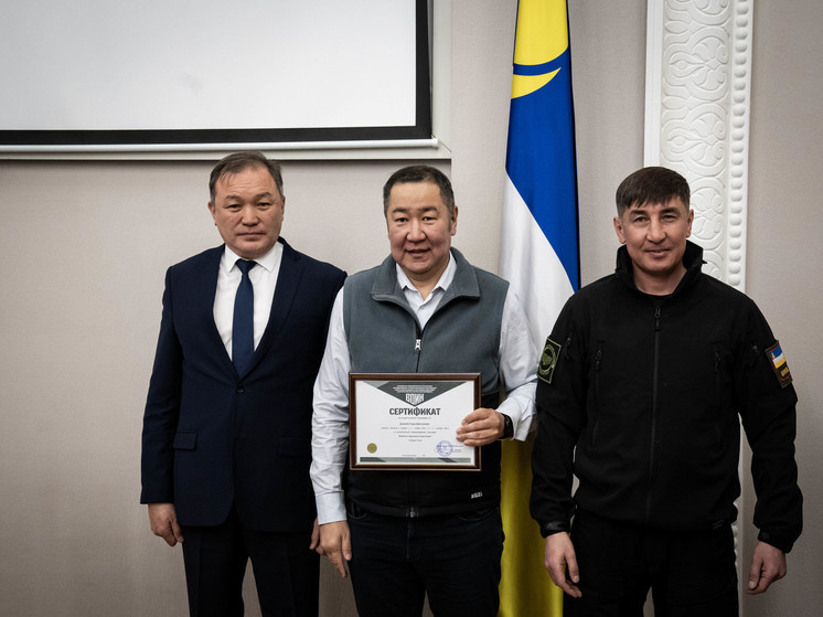 Министры Бурятии получили сертификаты о военной подготовке