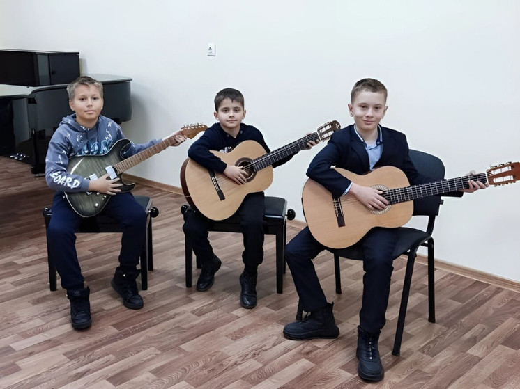 Тельмановская музыкальная школа получила новые инструменты и аппаратуру