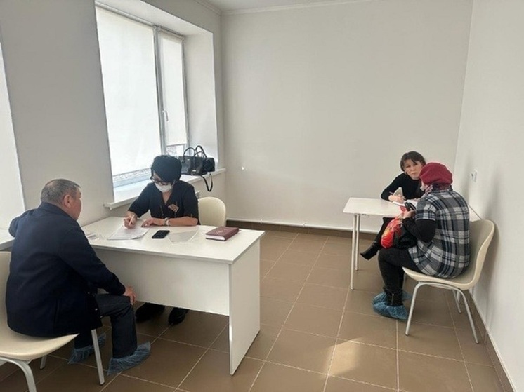 В Целинном районе Калмыкии врачи ресбольницы провели прием пациентов