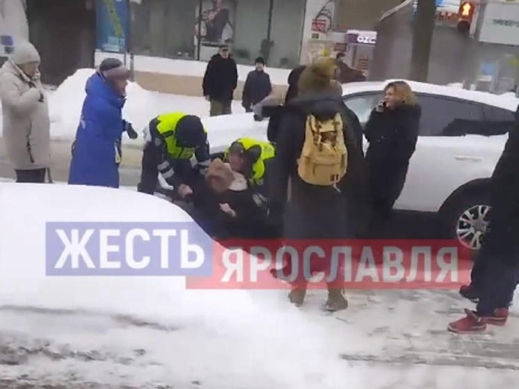 В Ярославле женщина бальзаковского возраста сбила девушку на пешеходном переходе