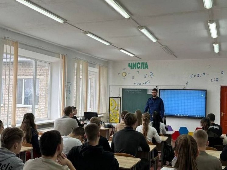 Зампрокурора Мелитополя провел встречу со школьниками Константиновки