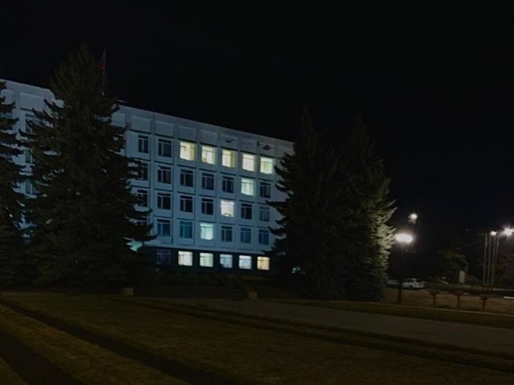 На здании мэрии Кисловодска загорелась буква «Z» высотой в 5 этажей