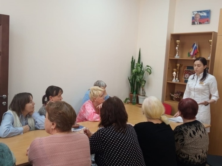 В Краснодаре «Волонтеры здоровья» прочитали лекцию для пенсионеров