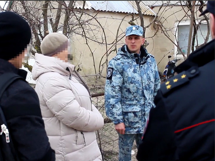 Полицейские обнаружили пожар в Геническом районе и потушили его