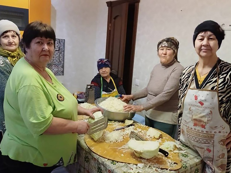 Астраханцы отправляют бойцам СВО гуманитарную помощь