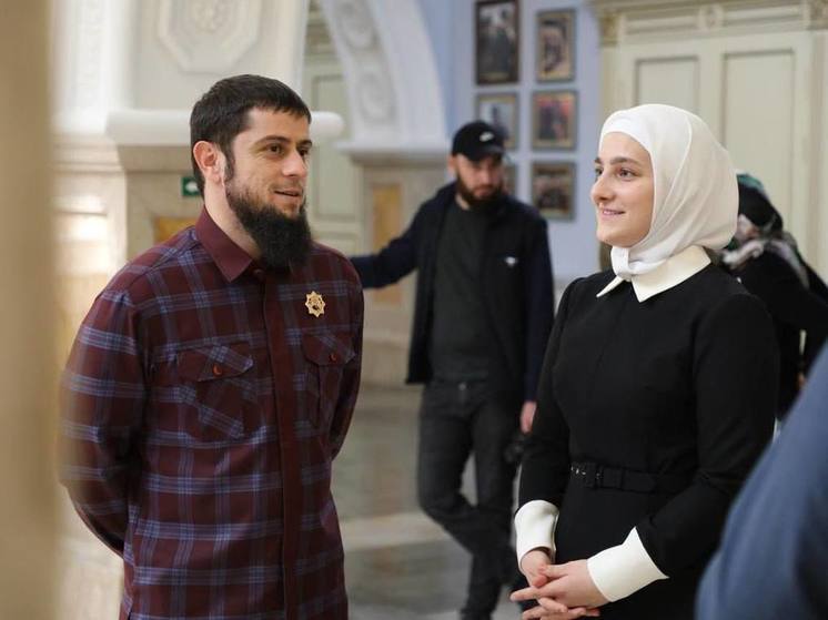 Старшая дочь Кадырова награждена орденом ДНР