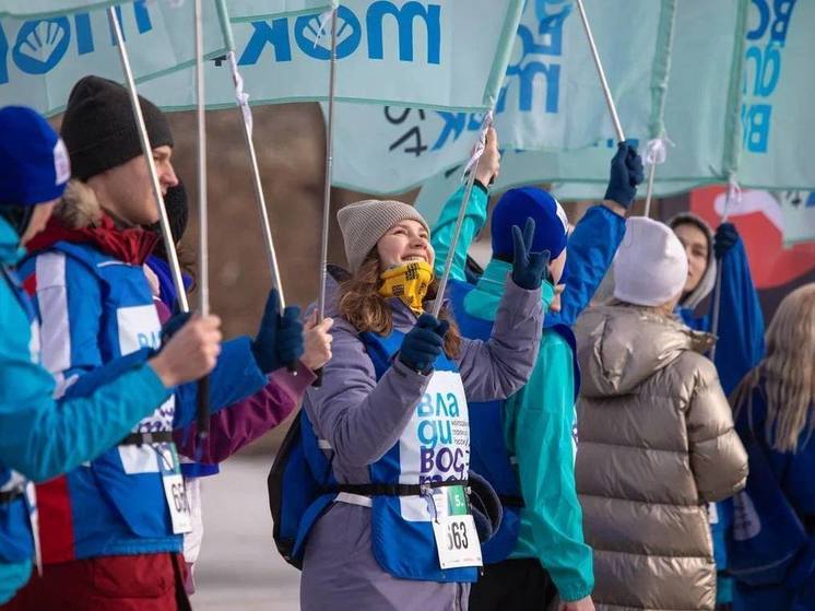 Тысяча спортсменов из семи стран пробежала по льду во Владивостоке