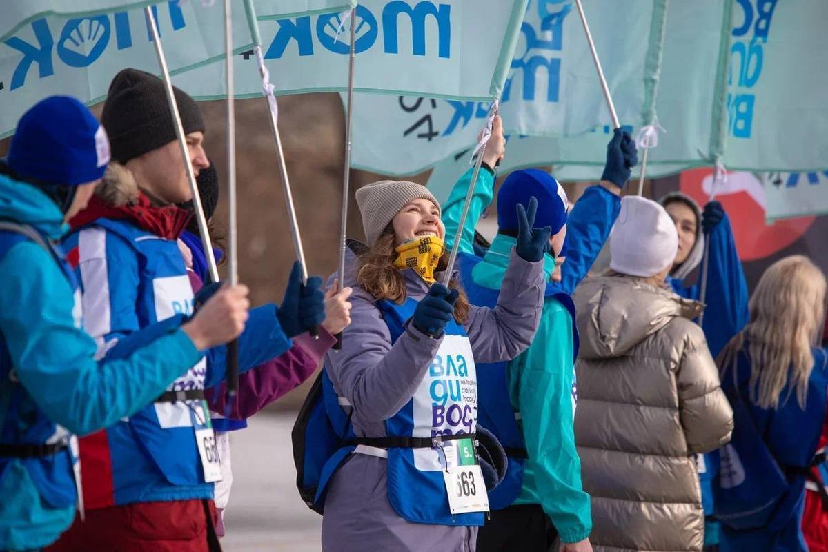 A thousand athletes from seven countries ran across the ice in Vladivostok