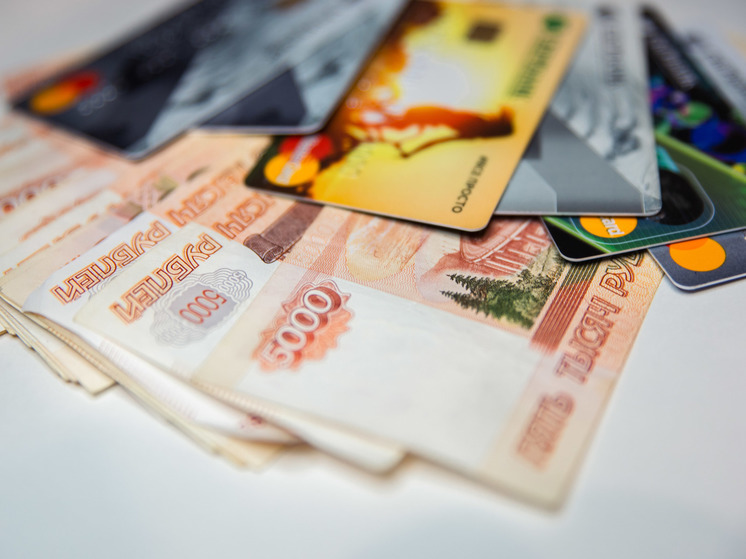 Мошенники два раза обманули женщину из Твери