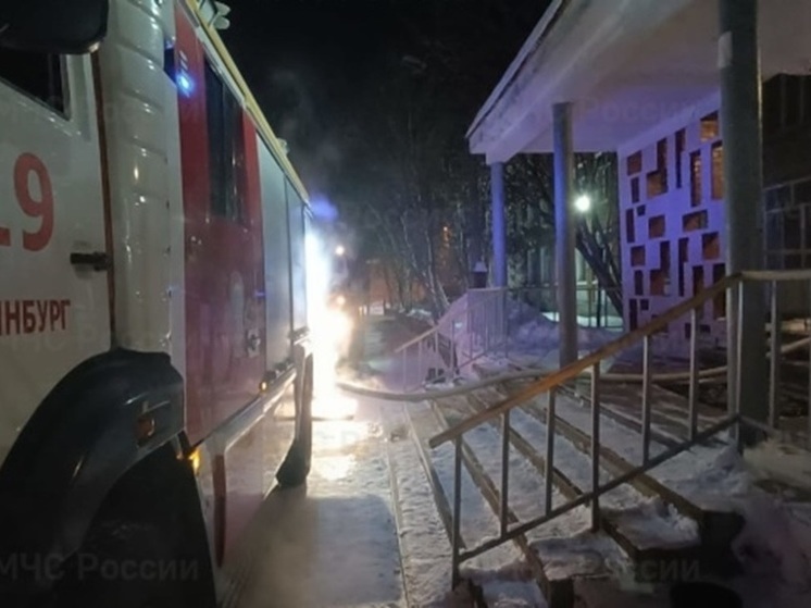 Школа № 117 загорелась в Екатеринбурге