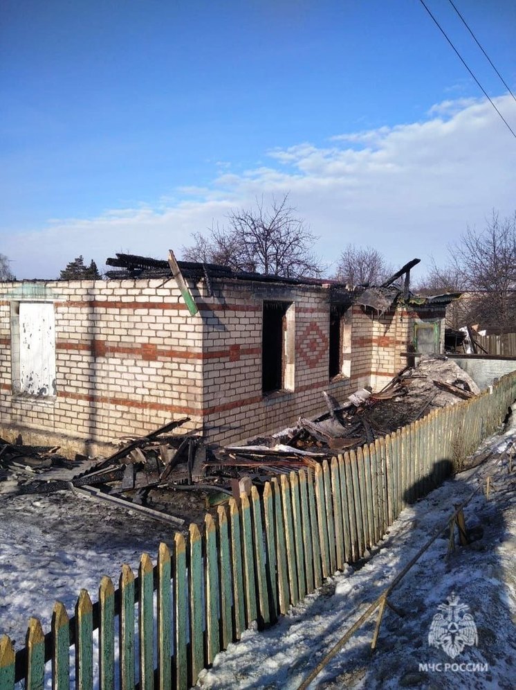 В Аркадаке огнеборцы тушили частный дом с гаражом
