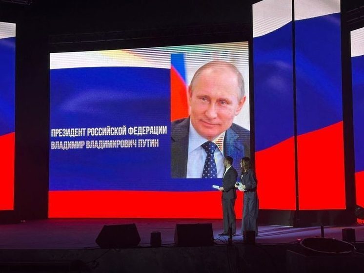 Президент России обратился к участникам фестиваля "Муус устар"
