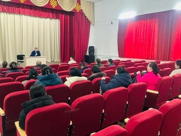 Прокурор Олег Фомин провел сход граждан в Сут-Хольском районе Тувы