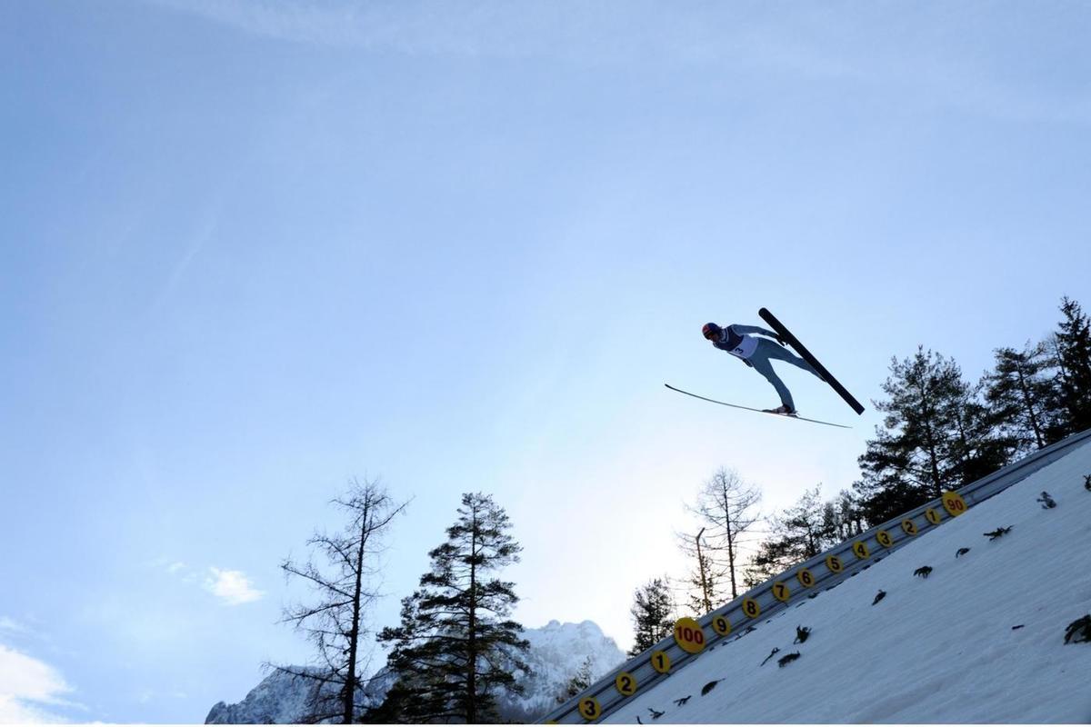Кустова выиграла в прыжках на лыжах с трамплина на Спартакиаде
